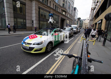 Google Street View Auto mit Kamera auf dem Dach des Fahrzeugs im Zentrum von London Stockfoto