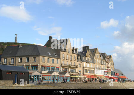 Frankreich, Bretagne, ille et vilaine, pays de la baie du Mont-Saint-Michel, cancale, pointe du quai, Restaurants, Maisons, Front de mer, Plage, Stockfoto