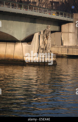 Frankreich, paris 7e, pont de l'alma, zouave du pont de l'alma, crues de la Seine, hiver, tablier metallique, sculpture, Statue, soldat, militär, Stockfoto