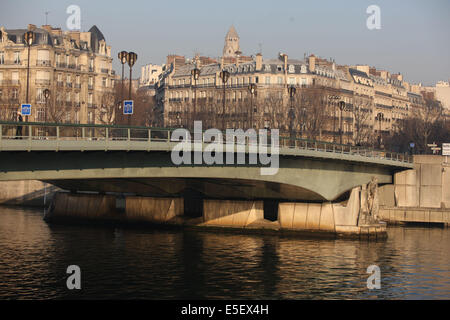 Frankreich, paris 7e, pont de l'alma, zouave du pont de l'alma, Crues de la Seine, hiver, tablier metallique, Statue, Skulptur, Milizen, Soldat, Place de l'alma, immeubles, Lady di, Stockfoto