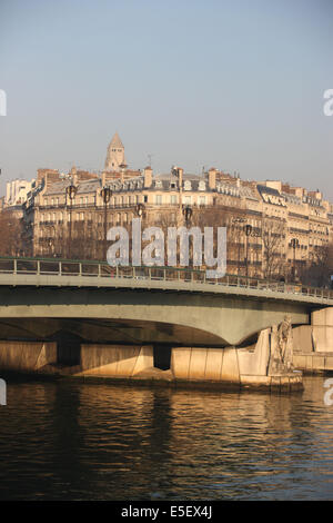 Frankreich, paris 7e, pont de l'alma, zouave du pont de l'alma, Crues de la Seine, hiver, tablier metallique, Statue, Skulptur, Milizen, Soldat, Place de l'alma, immeubles, Lady di, Stockfoto