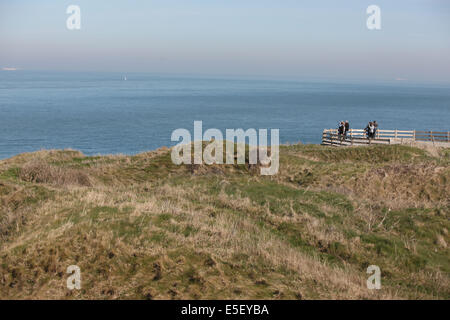 Frankreich, Region nord, pas de calais, cote d'opale, Cap gris nez, falaises, Panorama, cross gris nez, mer du nord, Signalisierung GR, randonnee, sentier, Panorama, vue sur le Blanc nez, Stockfoto