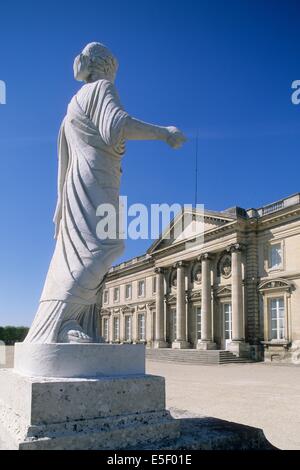 Frankreich, Region picardie, oise, compiegne, Schloss, Napoleon, Kolonnes, Portique, Fassade cote jardin, Statue, Femme, Skulptur, Grotten, Stockfoto