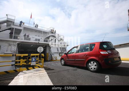 Frankreich, Haute Normandie / angleterre, Seine maritim, le havre / portsmouth, Traversee trans manche, Fährschiff, norman voyager, Navigation, Vehicles, ld Lines, Chargement des vehicules au havre, Stockfoto