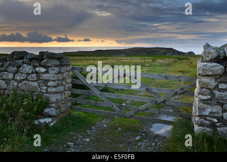 Fußweg vom nördlichen Ende der Lundy Island, Blick nach Süden Stockfoto