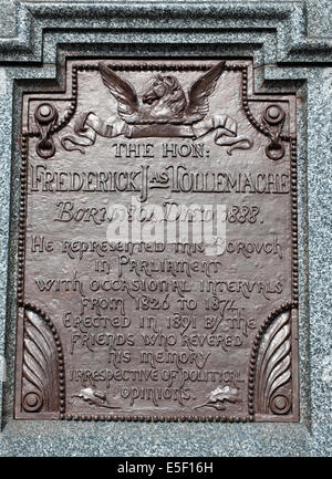 Gedenktafel an der Statue von The Hon. Frederick James Tollemache nennen St Peter Hill, Grantham, Lincolnshire, England, UK. Stockfoto