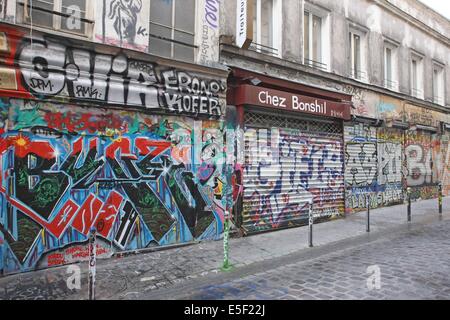Frankreich, Ile de France, pariser 20e-Viertel, Belleville, rue denoyez, petits batiments, rideaux de fer, Graffiti, Straßenkunst, graf, Art urbain, Stockfoto