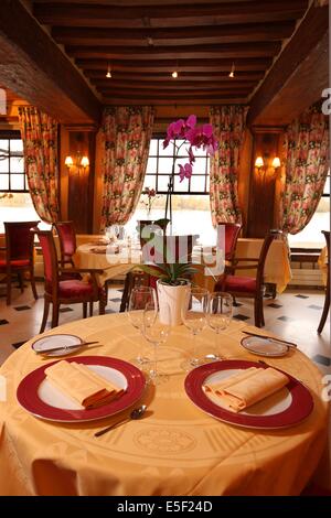 Frankreich, Haute Normandie, eure, les andelys, le petit andely, Hotelrestaurant, la chaine d'Or, salle de Restaurant, Stockfoto