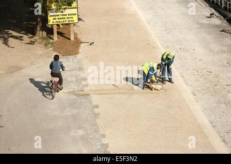 Frankreich, paris 5e, travaux sur les berges du pont de la tournelle et cycliste, Femme, velo, ouvrier, Stockfoto