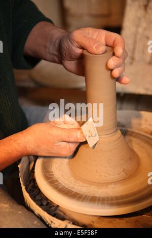 Frankreich, Haute Normandie, eure, vexin normand, les hogues, poterie des hogues, Ceramique, m et mme sabourin, Boutique A lyons la Foret, Artisanat d'Art, Stockfoto