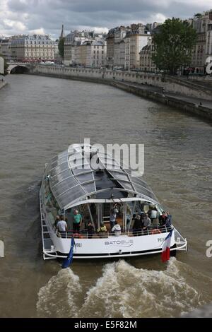 Frankreich, ile de france, paris 1er-Distrikt, quai des orfevres, batobus sur la seine vue depuis le pont neuf, Datum: 2011-2012 Stockfoto