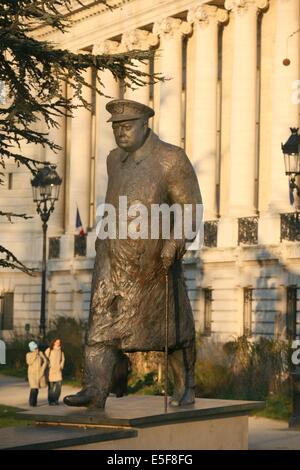 Pariser 8e-Viertel, Statue de Churchill devant le Petit Palais, Avenue Winston Churchill. Bildhauer Jean Cardot. Datum: 2011-2012 Stockfoto