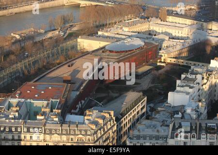 Frankreich, ile de france, paris 7e, Tour eiffel, vue depuis le 2e etage, vers le musee du quai branly, Stockfoto