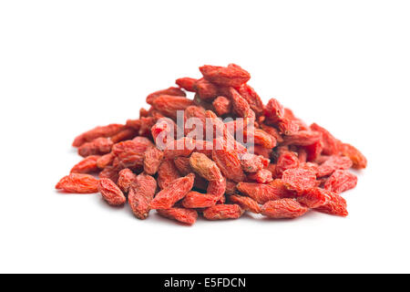 getrockneten Gojibeeren auf weißem Hintergrund Stockfoto