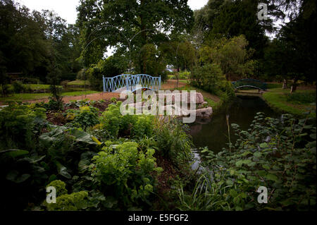 Der Schweizer Garten an der Shuttleworth Collection, wenig Warden, Biggleswade, Bedfordshire, England, Vereinigtes Königreich. 28 Juli 14 Cascade-Brücke Stockfoto