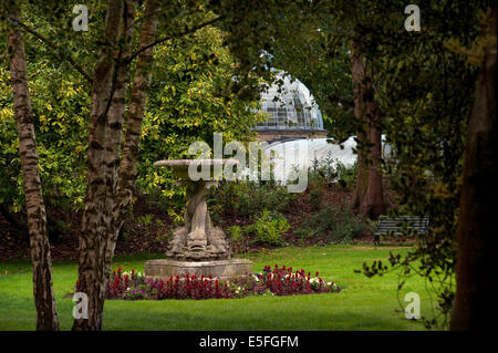 Schweizergarten Shuttleworth Collection, wenig Warden, Betten, UK 7-2014 Dolphin Tazza, Grotte und Fernery Stockfoto