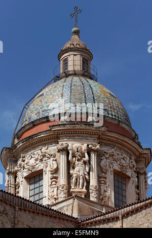 Barocke Majolika-Kuppel mit Stuck Relief, Kirche von Santa Maria del Carmine, dickes, Palermo, Provinz von Palermo, Sizilien Stockfoto