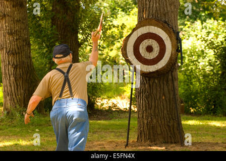 Axt werfen, Linn County Logger Jamboree, Linn County Pioneer Picknick, Brownsville, Oregon Stockfoto