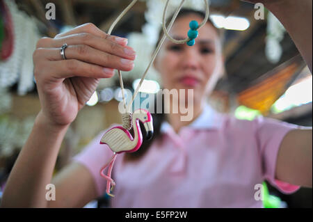 Filipina Mode Schmuck Arbeiter Cebu City Philippinen Stockfoto