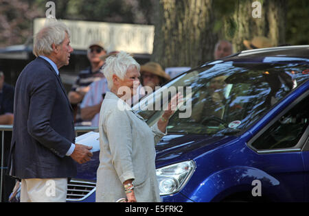 Norfolk, Großbritannien. 30. Juli 2014. Dame Judy Dench besucht der Sandringham Flower Show als Gast von seiner königlichen Hoheit Prinz Charles und seine königliche Hoheit Camilla Duchess of Cornwall Credit: Ian Ward/Alamy Live News Stockfoto