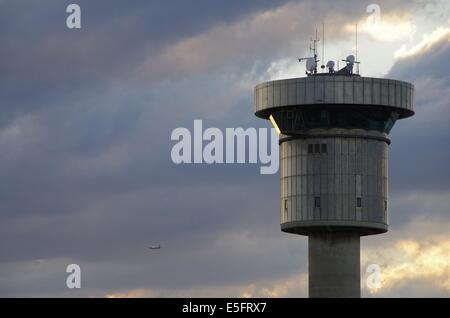 Kontrollturm für die Schifffahrt im Hafen von Sydney, Stockfoto