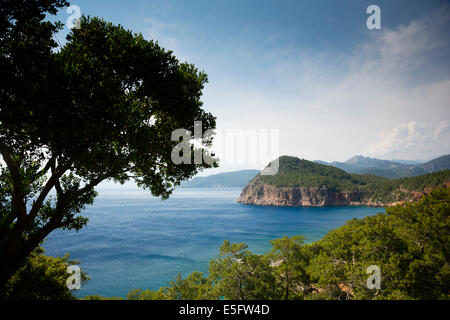 GELIDONIA, Türkei Blick auf türkisfarbenen Küste von Lykischen Weg. Stockfoto