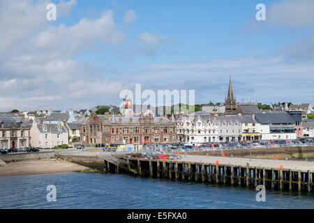 Offshore-Blick zurück zum Rathaus am Ufer vom Hafen in Stornoway Isle of Lewis äußeren Hebriden Western Isles Scotland UK Stockfoto