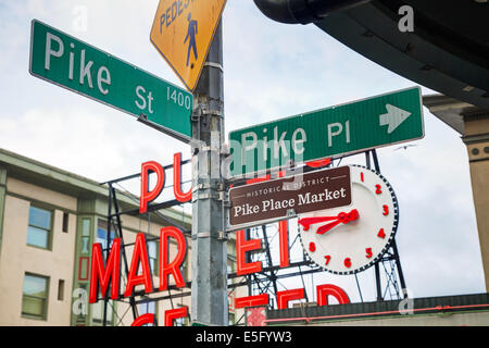 SEATTLE - 9. Mai: Berühmte Pike Place market Straßenschild am 9. Mai 2014 in Seattle, WA. Der Markt 1907 eröffnet und ist einer der th Stockfoto