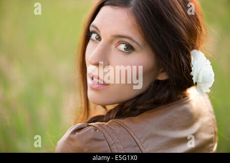 Frau mit lange brünette Haare Stockfoto