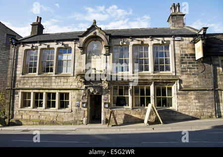 White Lion Hotel (1657) - ehemalige Traditionsgasthaus Coaching. Brücke, Tor, Hebden Bridge, West Yorksire, England, UK Stockfoto