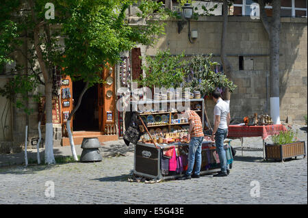 Souvenir-Stall in der alten Stadt, Baku, Aserbaidschan Stockfoto