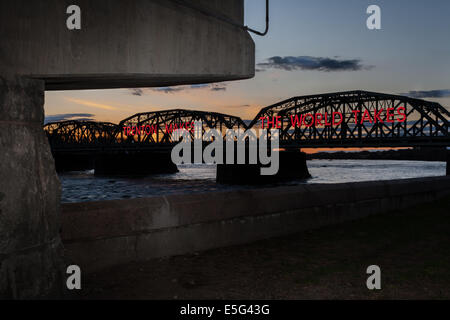 Trenton macht Welt nimmt Bridge bei Nacht Stockfoto