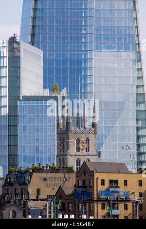 Southwark Cathedral, das Hufeisen Wharf Gebäude und das Gebäude der Shard hinter im Borough, Southwark, London Stockfoto