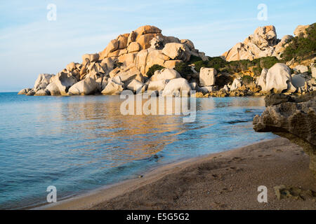 Capo Testa Felsformationen bei Sonnenuntergang in Santa Teresa di Gallura, Sardinien, Italien Stockfoto