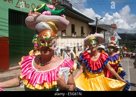 Caldas Riosucio Karneval ist eines der schönsten Feste Kolumbien und zieht eine große Zahl von in- und ausländischen v Stockfoto