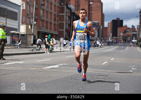 Geoffrey Kipsang Kamworor bei Männern und Rita Jeptoo in Damen gab Kenia den Titel die fünfzehnte Ausgabe des Bogota halbe M Stockfoto