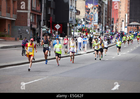 Geoffrey Kipsang Kamworor bei Männern und Rita Jeptoo in Damen gab Kenia den Titel die fünfzehnte Ausgabe des Bogota halbe M Stockfoto