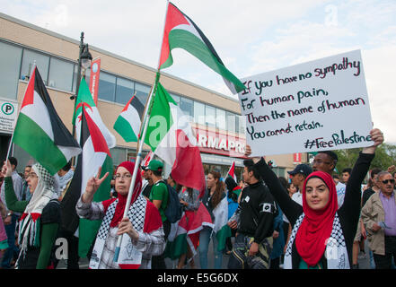 Montreal, Kanada. 30. Juli 2014. Ward nahm auf die Straße zu protestieren gegen die kontinuierliche Bombardierung des Gazastreifens, die in einer wachsenden Zahl von palästinensischen zivilen Casulaties resultiert. Bildnachweis: Megapress/Alamy Live-Nachrichten Stockfoto