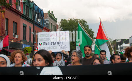 Montreal, Kanada. 30. Juli 2014. Ward nahm auf die Straße zu protestieren gegen die kontinuierliche Bombardierung des Gazastreifens, die in einer wachsenden Zahl von palästinensischen zivilen Casulaties resultiert. Bildnachweis: Megapress/Alamy Live-Nachrichten Stockfoto