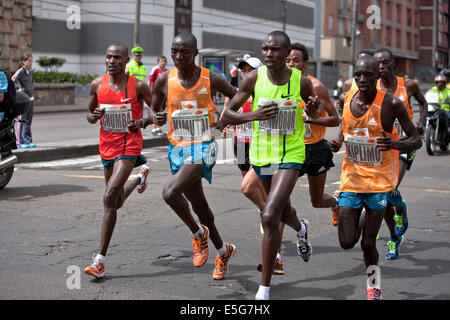 Geoffrey Kipsang Kamworor bei Männern und Rita Jeptoo in Damen gab Kenia den Titel die fünfzehnte Ausgabe des Bogota halbe M Stockfoto