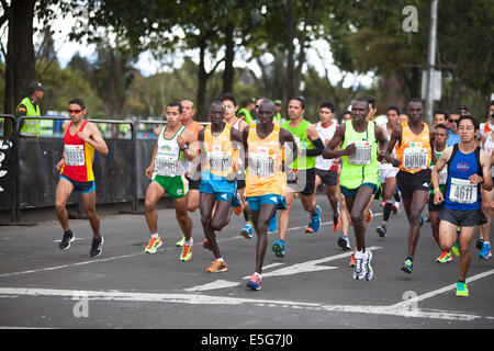 Geoffrey Kipsang Kamworor bei Männern und Rita Jeptoo in Damen gab Kenia den Titel die fünfzehnte Ausgabe des Bogota halbe M Stockfoto