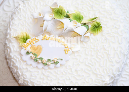 Goldene Hochzeit Jahrestag Feier Kuchen. Stockfoto