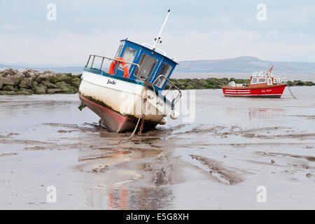 Strandeten Boote bei Ebbe - Morecambe, Lancashire, England, UK. Stockfoto