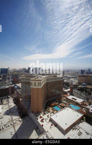 Der Blick von der 42. Etage des Palazzo Hotel zeigt der Streifen und das venetian Hotel. Stockfoto