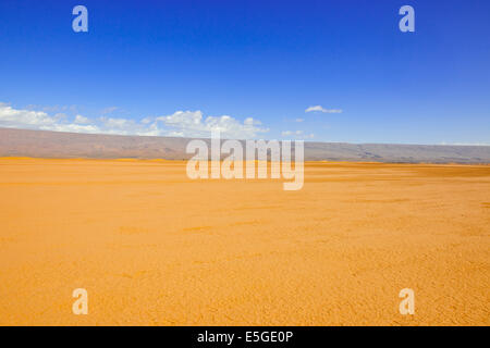 Ch'Gagga Wüste 5 Stunden Fahrt nach Amerzgane, 4wheel Drive über trockene See Iriki Bett, einmal einen riesigen See, Sahara, Süden von Marokko Stockfoto