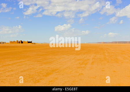 Ch'gagga Wüste 5 Stunde Fahrt nach amerzgane, 4-Rad Antrieb über trockenen See iriki Bett, einmal einen riesigen See, Sahara, Süden Marokko Stockfoto