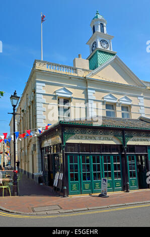 Margate, Kent, England, UK. Das alte Rathaus im Marktplatz, jetzt ein Citizens Advice Bureau Stockfoto