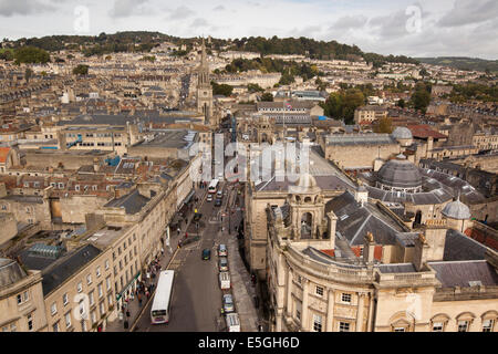 Großbritannien, England, Wiltshire, Bath Stadtzentrum, erhöhten Blick auf High Street nach Norden von Abtei Dach Stockfoto