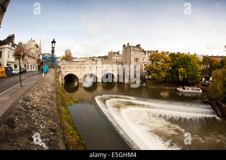 Großbritannien, England, Wiltshire, Bad, Pulteney Brücke über den Fluss Avon Fischaugen-Objektiv Weitwinkel Stockfoto