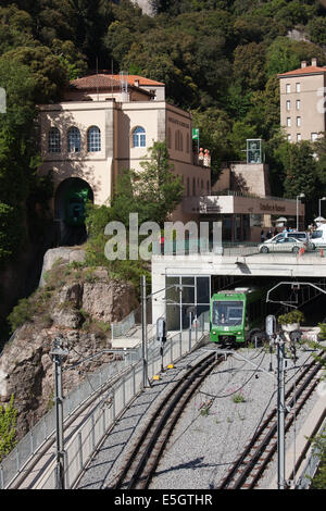 Zahnradbahn zum Benediktinerkloster Santa Maria de Montserrat und Santa Cova in Katalonien, Spanien. Stockfoto